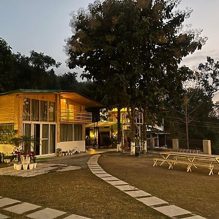 דהראדון Saraiville- Luxury Riverside Cottages מראה חיצוני תמונה