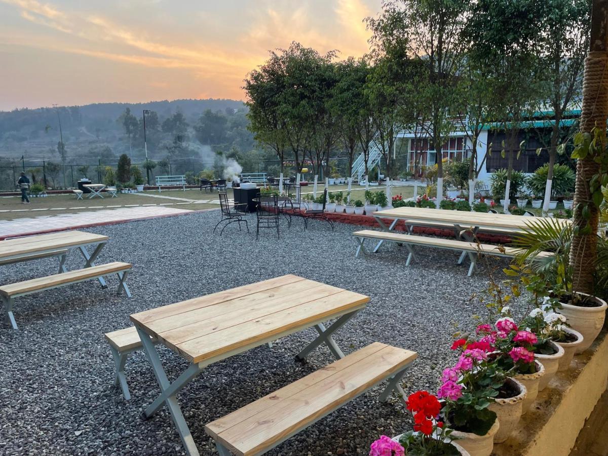 דהראדון Saraiville- Luxury Riverside Cottages מראה חיצוני תמונה