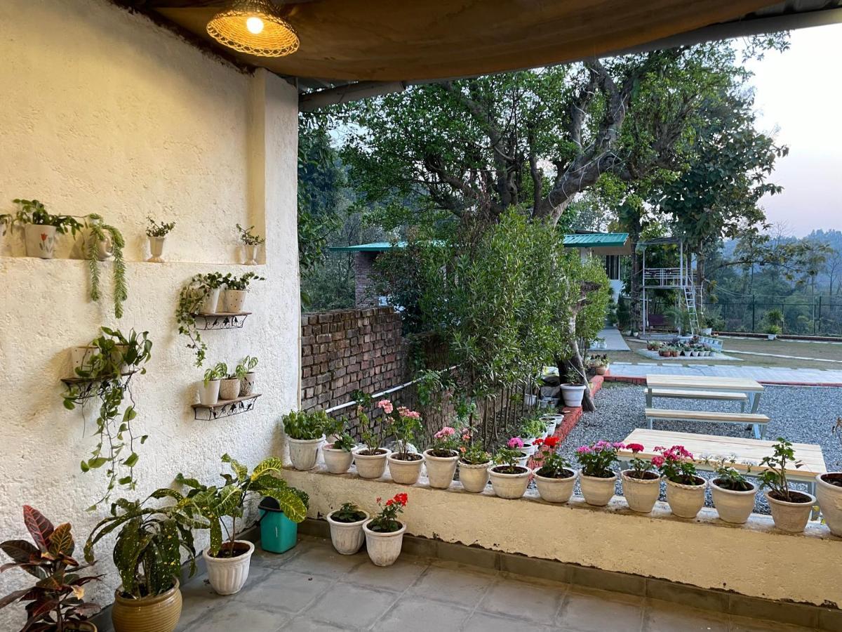 דהראדון Saraiville- Luxury Riverside Cottages מראה חיצוני תמונה