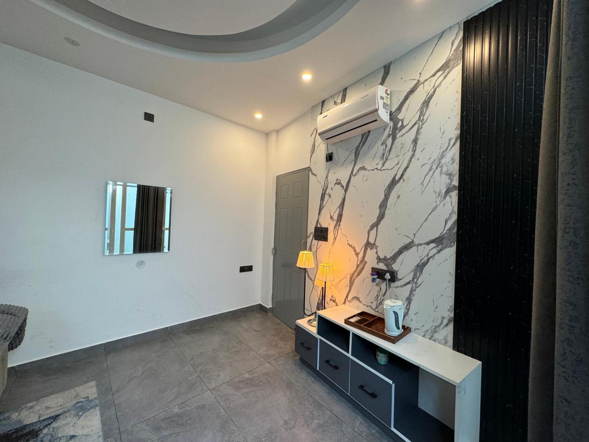 דהראדון Saraiville- Luxury Riverside Cottages מראה חיצוני תמונה