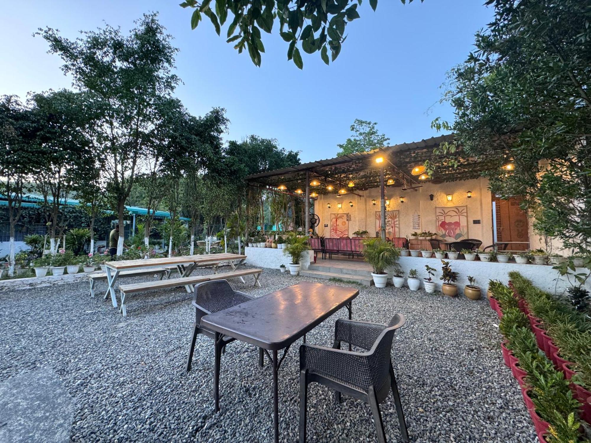 דהראדון Saraiville- Luxury Riverside Cottages מראה חיצוני תמונה