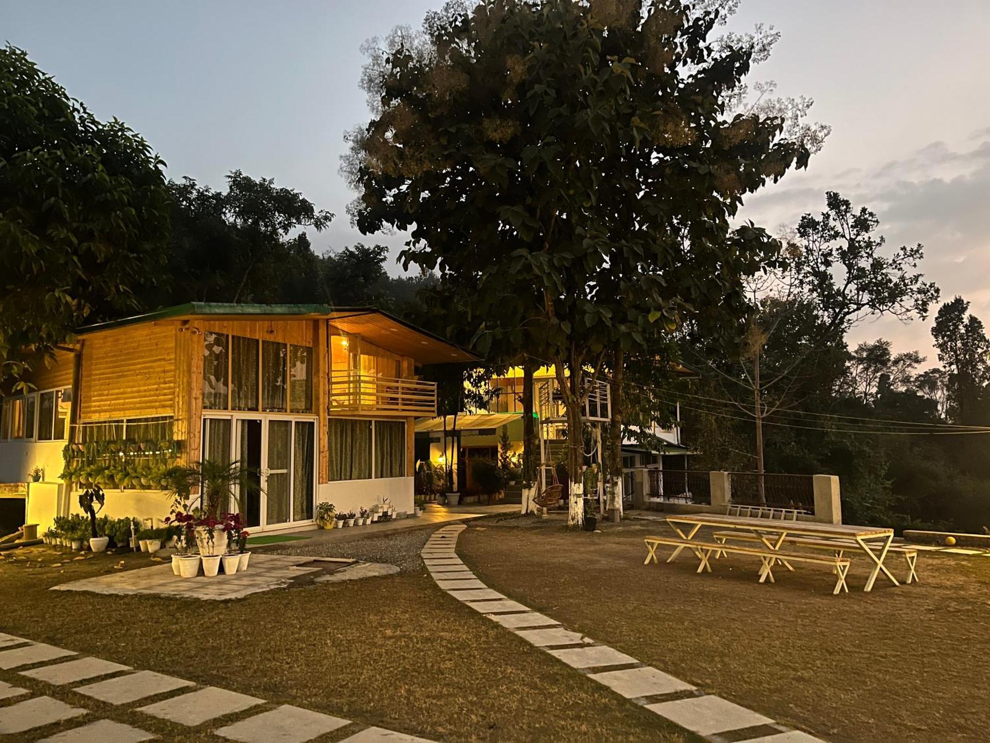 דהראדון Saraiville- Luxury Riverside Cottages מראה חיצוני תמונה