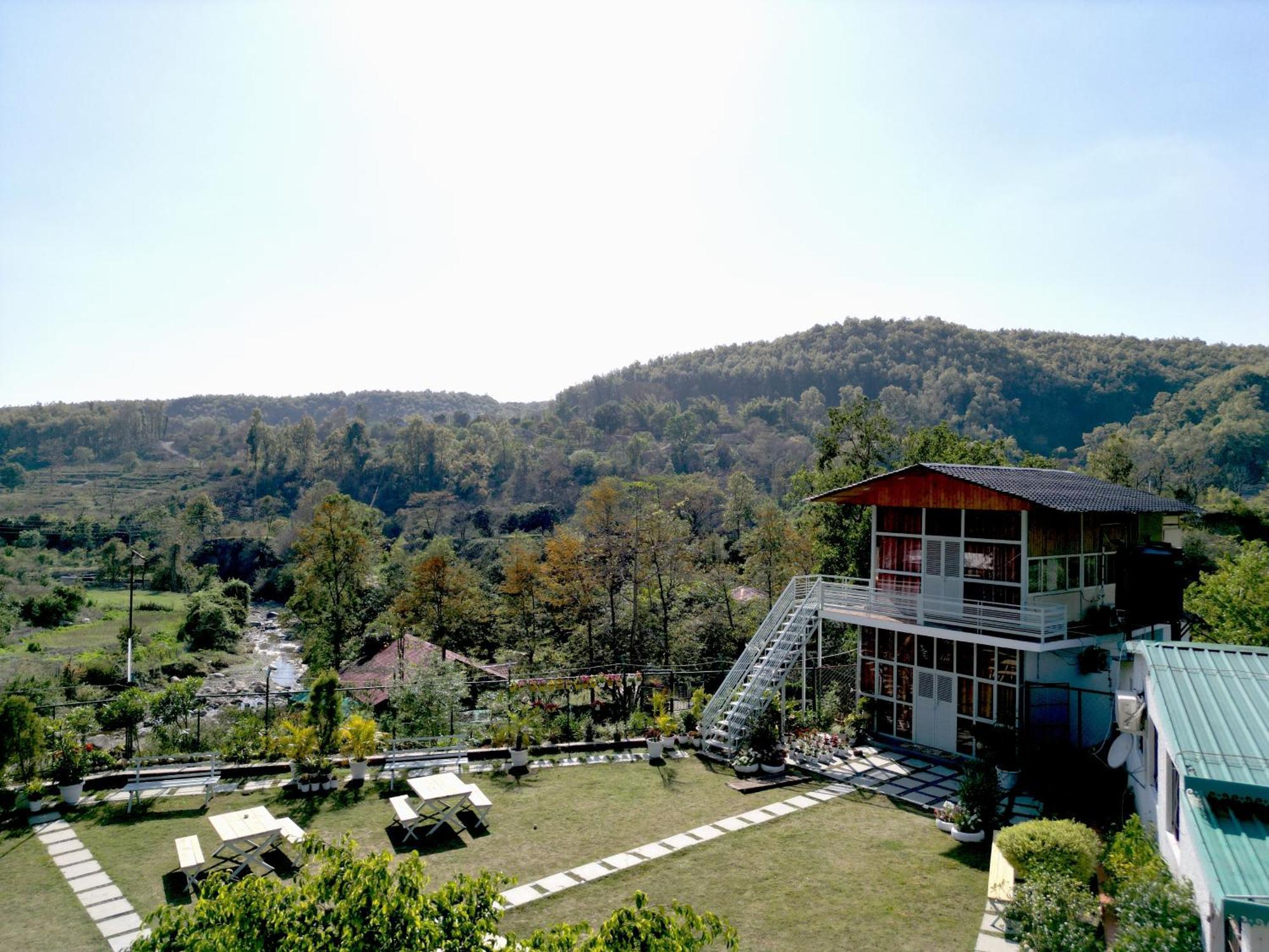 דהראדון Saraiville- Luxury Riverside Cottages מראה חיצוני תמונה