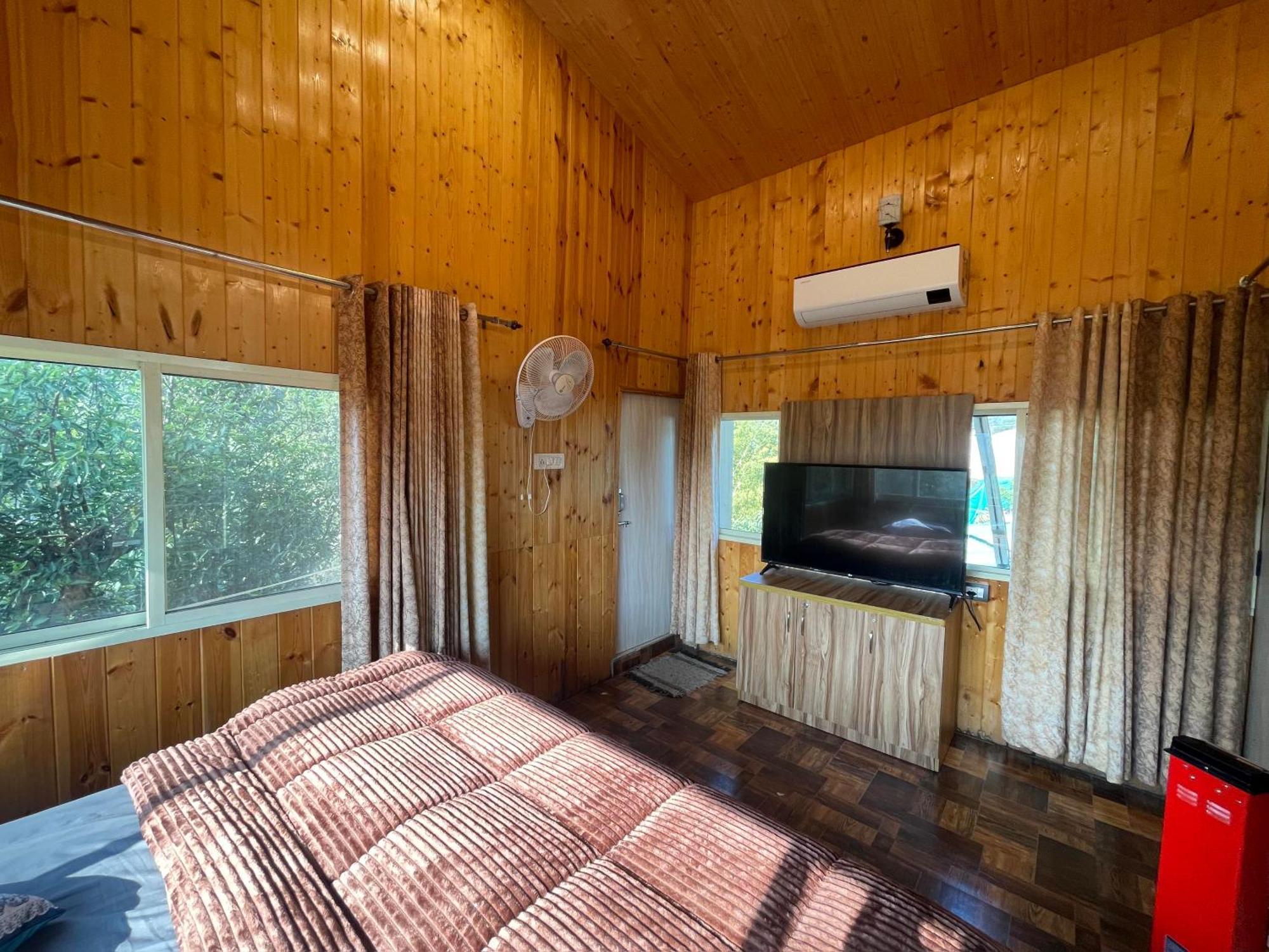 דהראדון Saraiville- Luxury Riverside Cottages מראה חיצוני תמונה