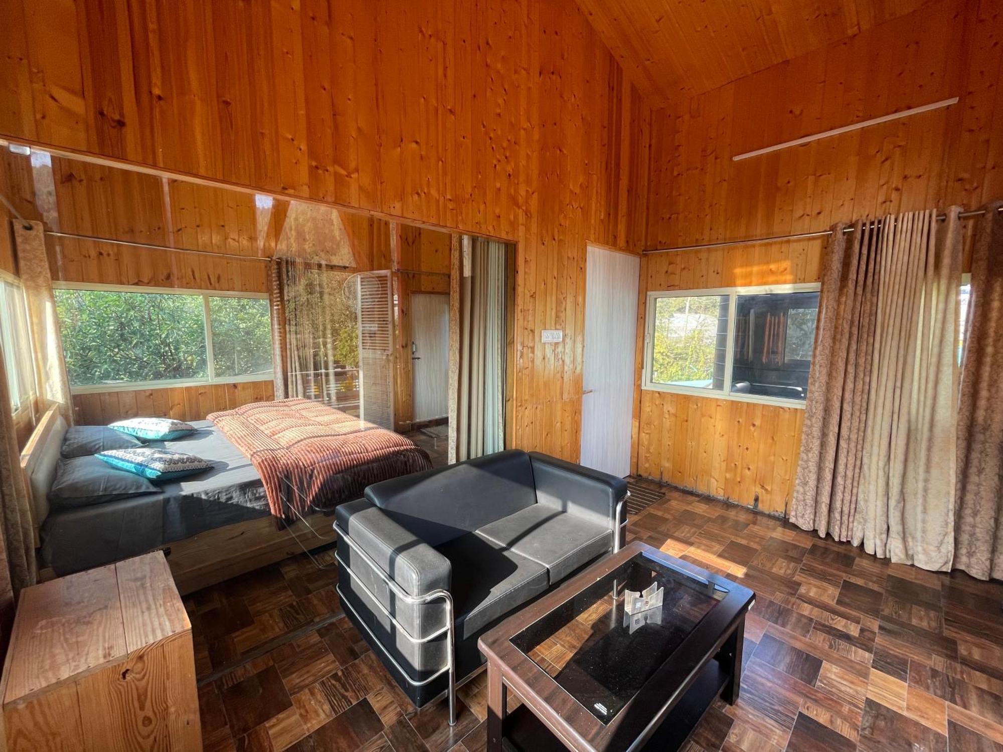 דהראדון Saraiville- Luxury Riverside Cottages מראה חיצוני תמונה